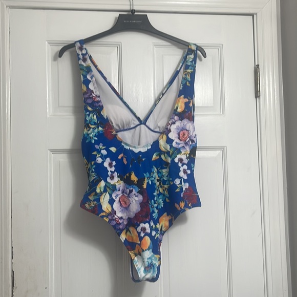 Flower One-piece with matching cover up - Picture 2 of 2